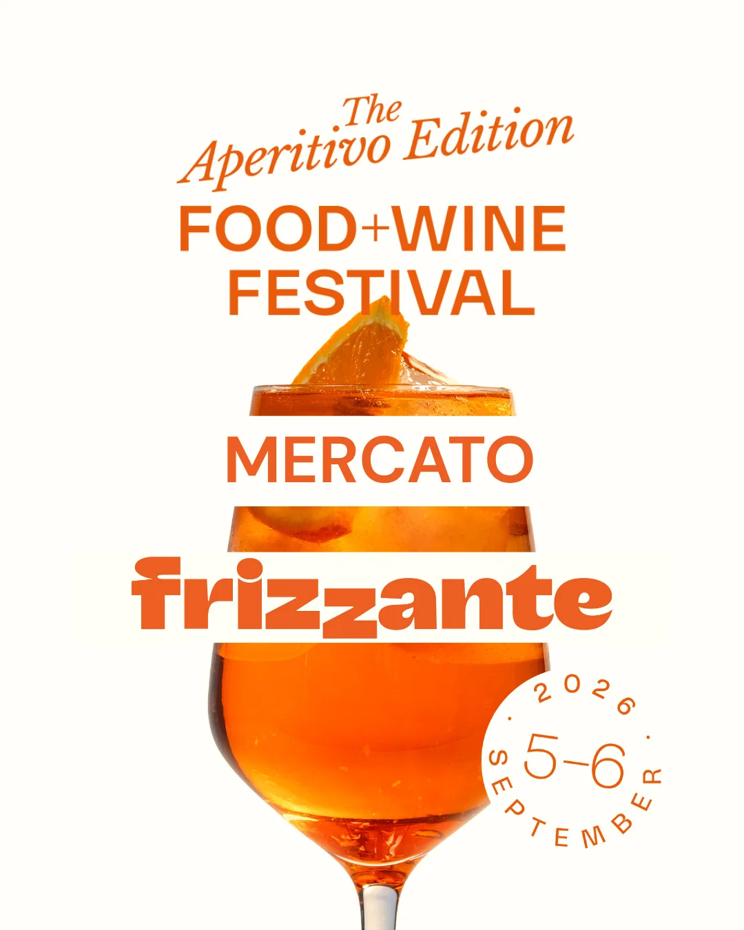 Festivalplakat „Frizzante – The Aperitivo Edition“: ein großes Orangen-Spritz-Glas auf cremefarbenem Grund.